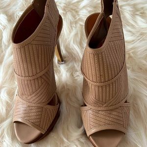 Calvin Klein Alex Calf in Taupe size 8M